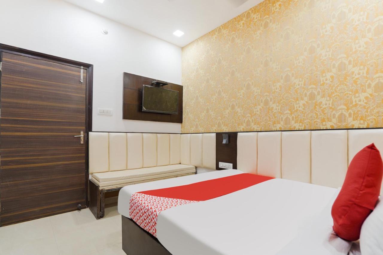Oyo 48489 Adarsh Plaza Saharanpur Exterior foto